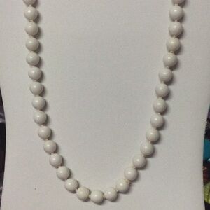 Elegant White Beaded Necklace Vintage